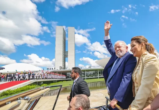 01_retro_2023_lula_toma_posse_como_39o_presidente_do_brasil